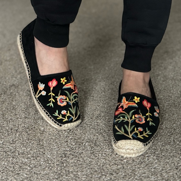 black suede Johnny Was embroidered espadrille slip-ons - Picture 1 of 6